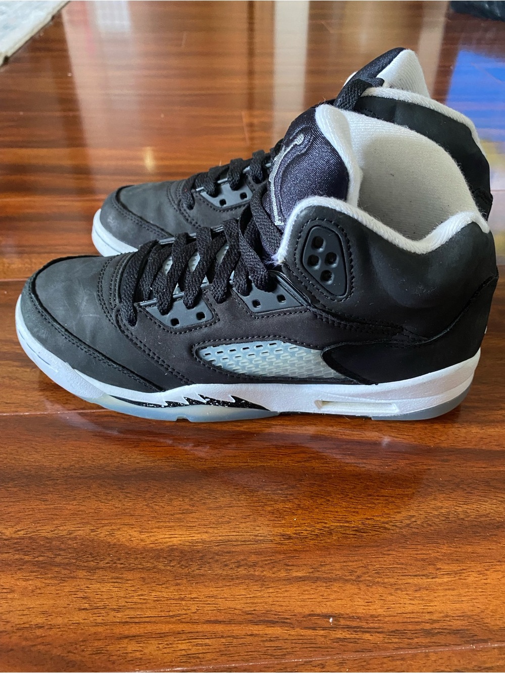 Jordan 5 Retro Moonlight (Oreo) Black and White Sneakers Youth 6 women 7.5 - Picture 3 of 9